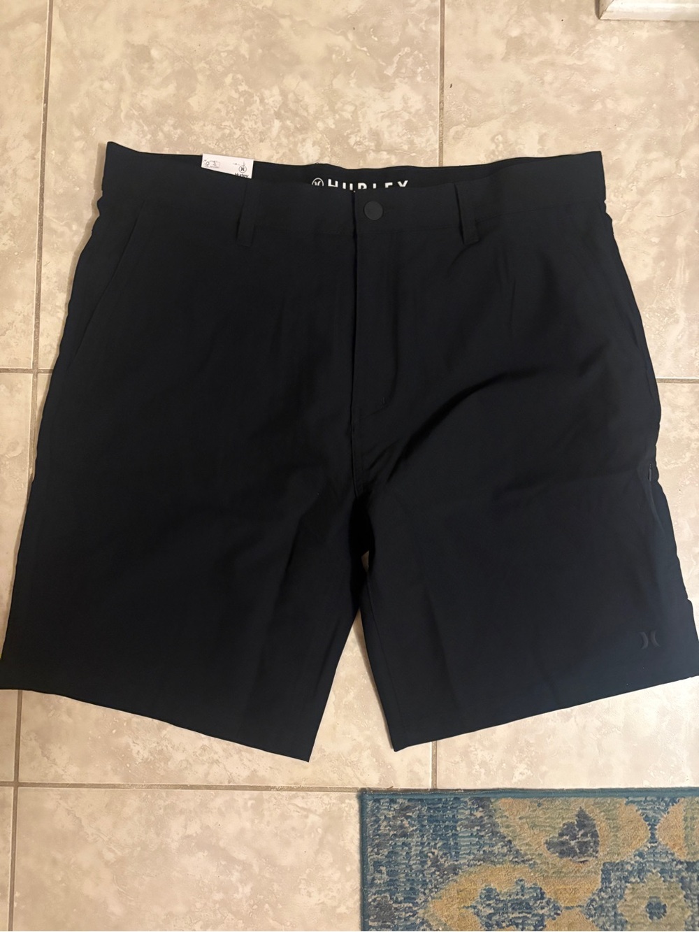 Hurley black 20 Inch Shorts Size 38 NWT